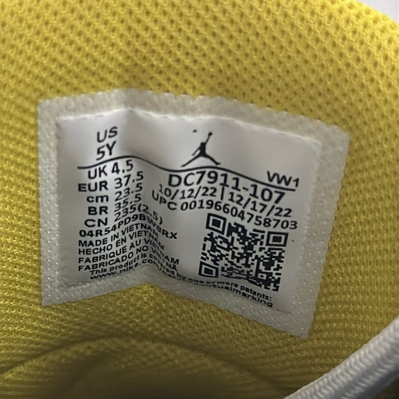 NIKE - AIR JORDAN || Pro Strong GS Tour Kids Sneakers. Sz. 5Y - Picture 14 of 17